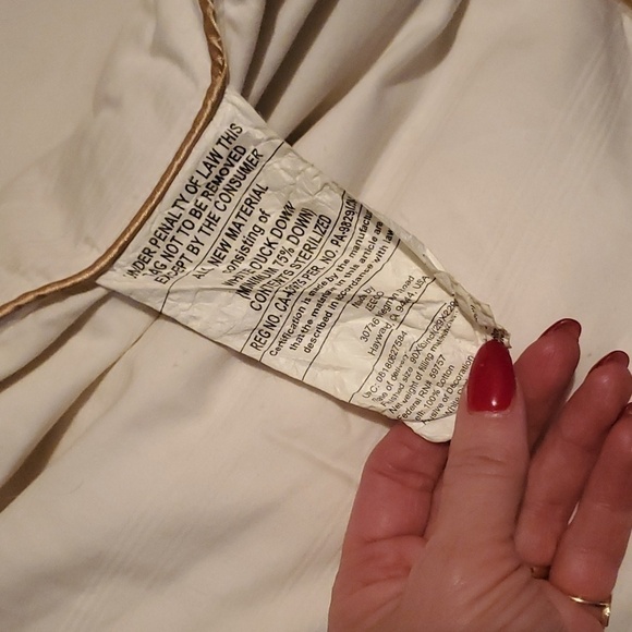 Casa by Victor Alfaro White Down Queen 90"x90" Comforter - Picture 9 of 10